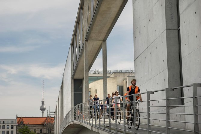 Berlin Highlights Sightseeing Bike Tour in Small Groups - Why Berlin works so well by bicycle