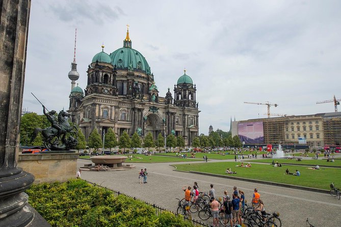 Berlin Highlights Sightseeing Bike Tour in Small Groups - Checkpoint Charlie, with context beyond the photo stop