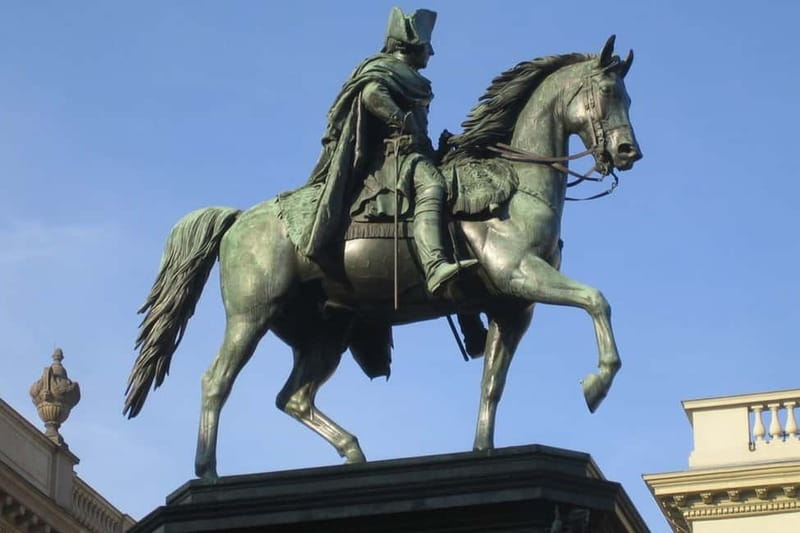Berlin: Historic Center Walking Tour with a Real Berliner - Brandenburg Gate and the road to reunification