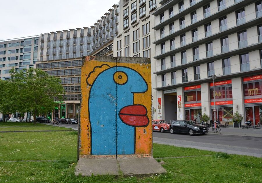 Berlin: Historical Sights & Berlin Wall Tour with a Berliner - What the small group changes