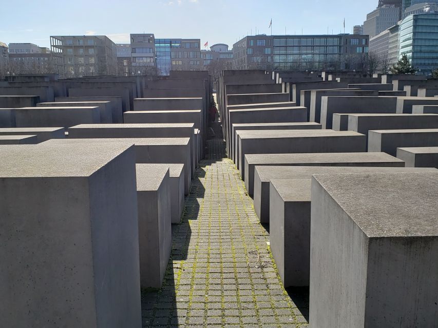 Berlin: Hitler and the Third Reich - a private walking tour - Meeting at Brandenburg Gate