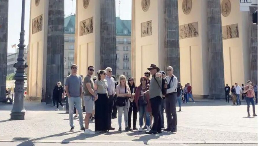 Berlin: Hitler's Berlin The Rise & Fall Guided Walking Tour - The Sinti and Roma memorial, a quieter place to pause