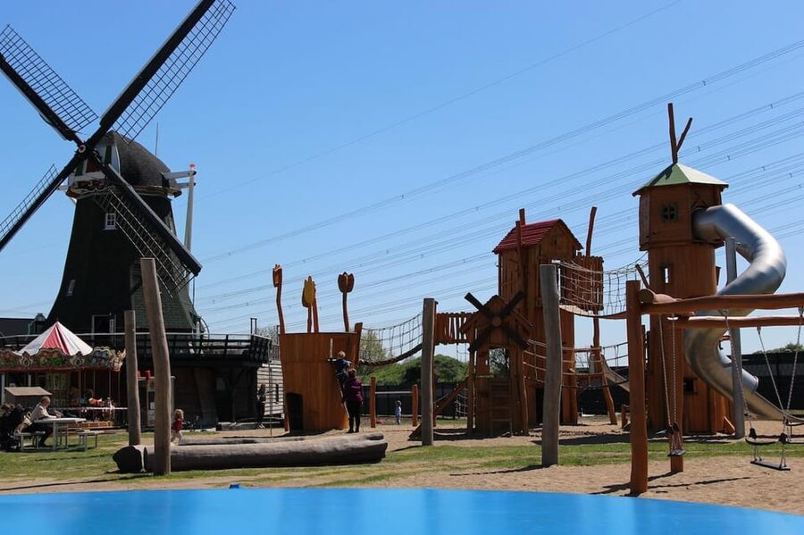 Berlin: Holland-Park day ticket - Start indoors with play halls and climbing walls