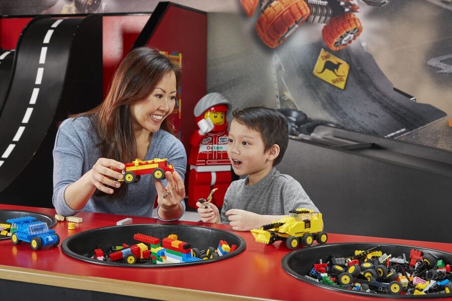 Berlin: Hop-On Hop-Off Bus & LEGOLAND Discovery Centre - Taking the classic bus around Berlin