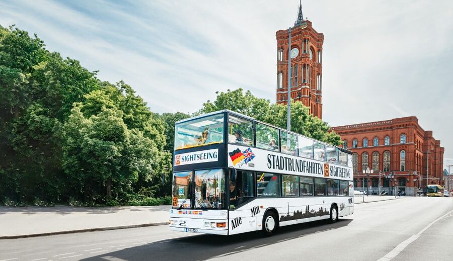 Berlin: Hop-on Hop-off Bus Tour with Live Commentary - Why this bus tour works well in Berlin