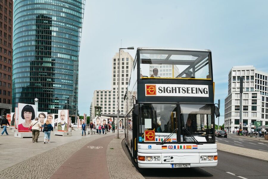 Berlin: Hop-on Hop-off Bus Tour with Live Commentary - Museum Island and Unter den Linden