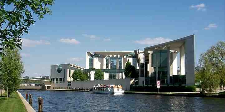 Berlin: Hop-On Hop-Off City Tour by Bus and Boat - Why this bus-and-boat pairing works in Berlin