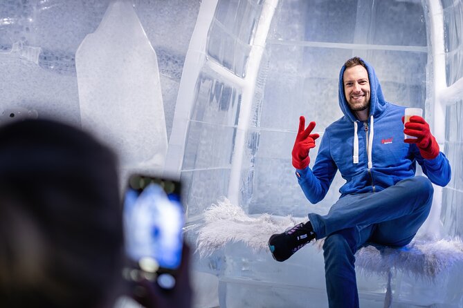 Berlin Icebar Experience Including 3 drinks - Entering the compact icebar