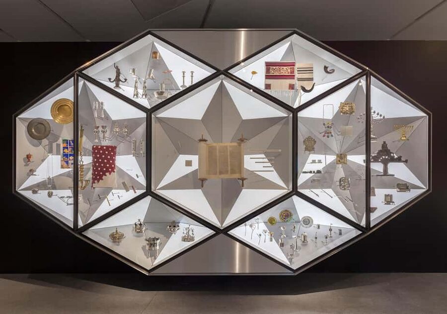 Berlin: Jewish Museum Highlights Tour - Why this museum visit feels different from a standard history tour