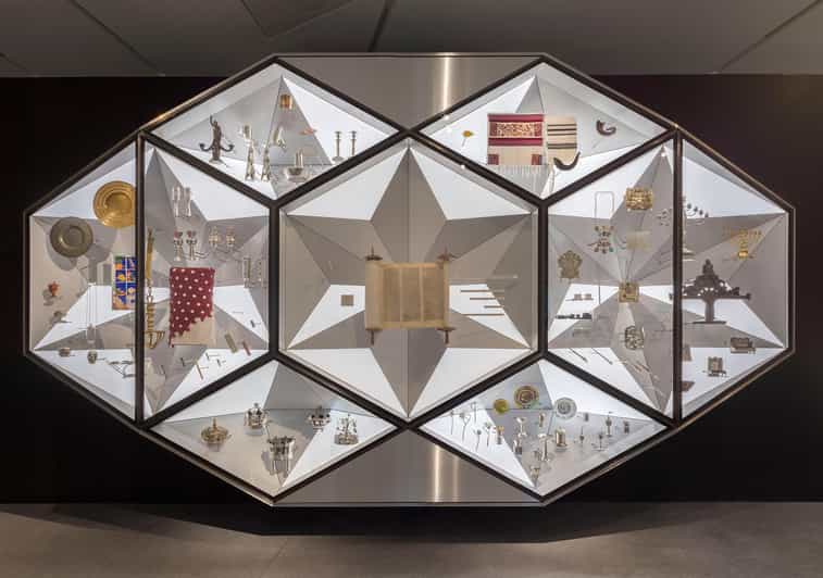 Berlin: Jewish Museum Highlights Tour - English guidance, audio support, and the language question