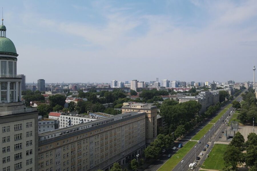 Berlin: Karl-Marx-Allee 2-Hour Tour - Hochhaus an der Weberweise and the changing face of housing