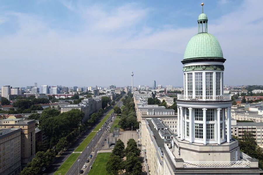 Berlin: Karl-Marx-Allee 2-Hour Tour - What the two-hour format does well