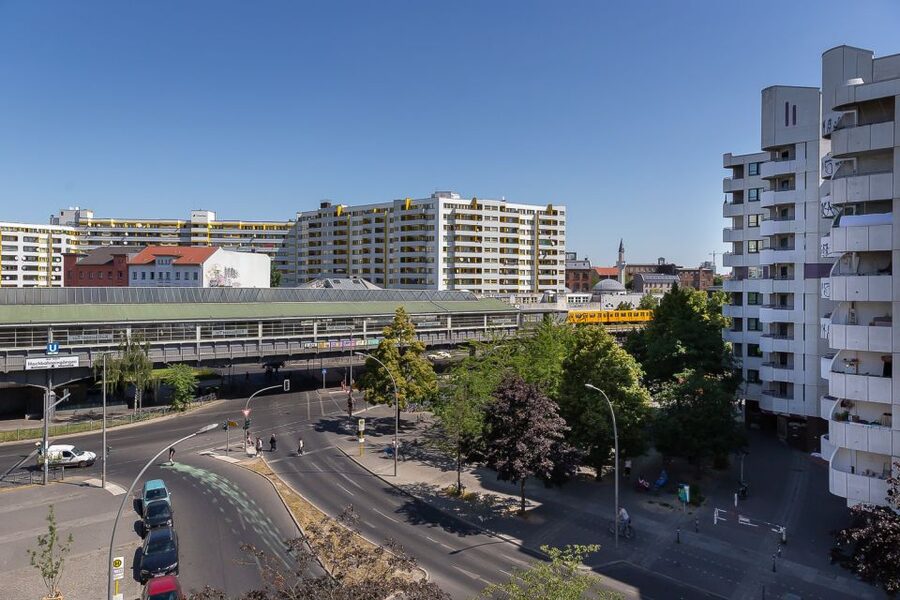 Berlin: Kreuzberg Guided Walking Evening Tour - The Pamukkale fountain ruins and the final streets