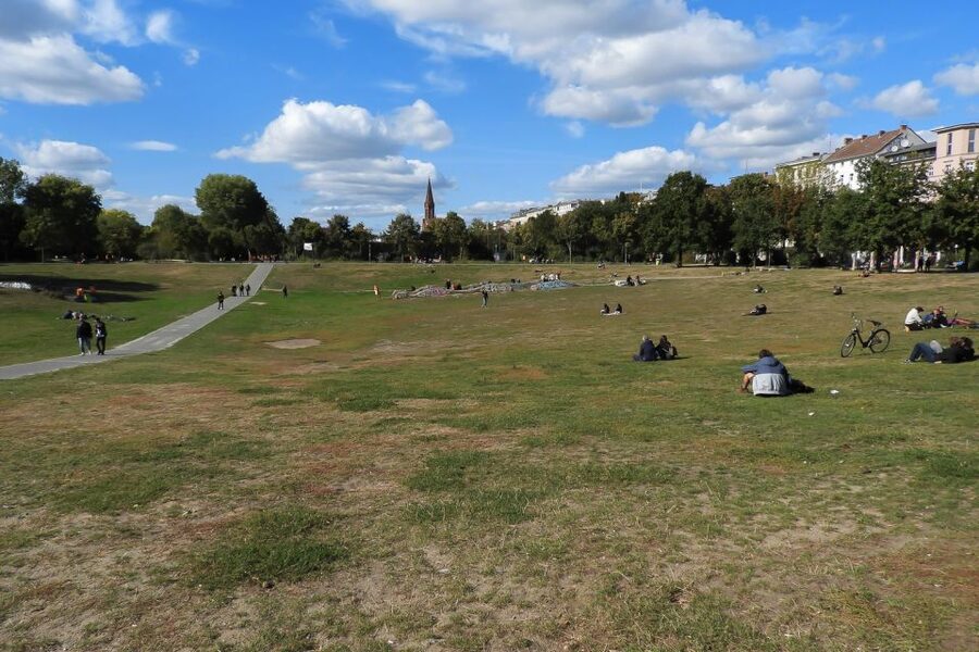 Berlin: Kreuzberg Guided Walking Evening Tour - What the $27 price gets you