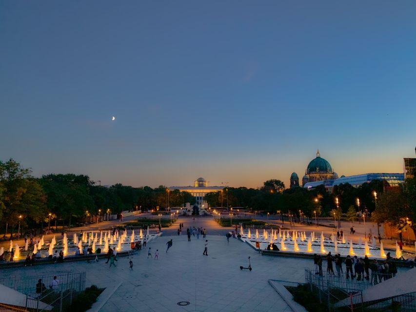 Berlin: Live-Guided Evening Sightseeing Tour by Open-top Bus - East Side Gallery, Oberbaum Bridge, and Kreuzberg