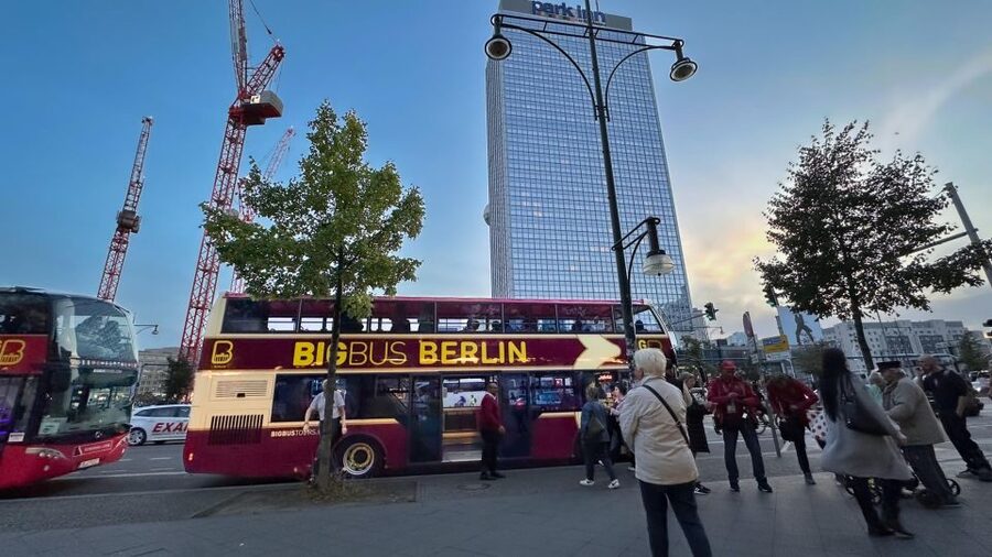 Berlin: Live-Guided Evening Sightseeing Tour by Open-top Bus - Brandenburg Gate and the Palace of Tears
