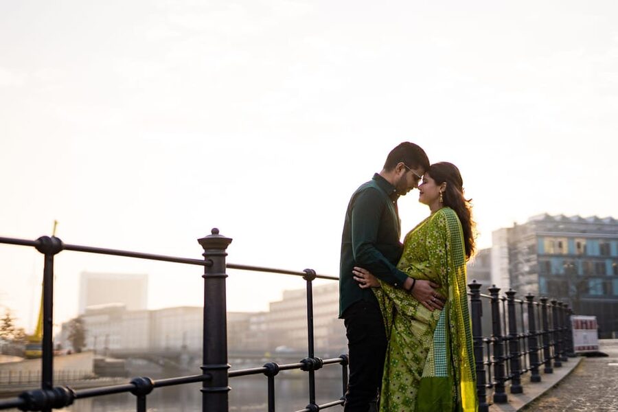 Berlin Love Story: Surprise Proposal Photography Session - Museum Island as the main photo setting