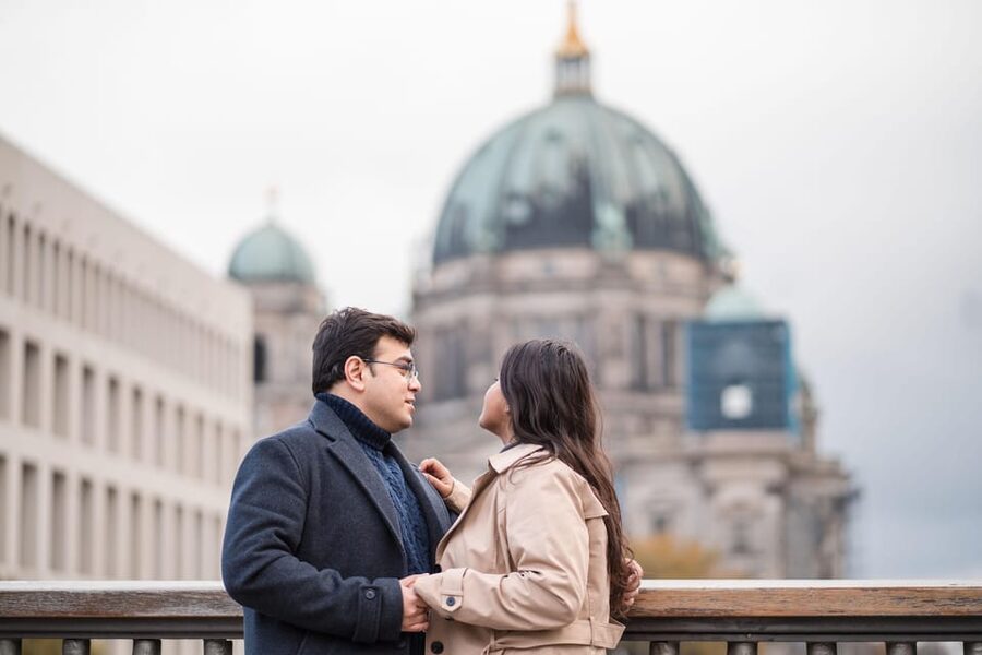 Berlin Love Story: Surprise Proposal Photography Session - The portraits after the question