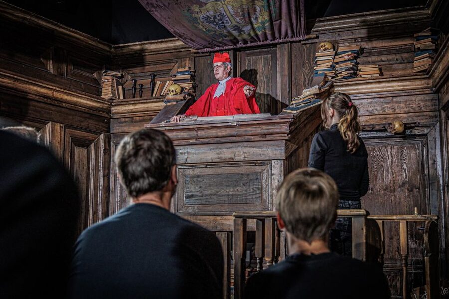 Berlin: Madame Tussauds Museum & Berlin Dungeon Combo Ticket - Language can shape your Dungeon visit