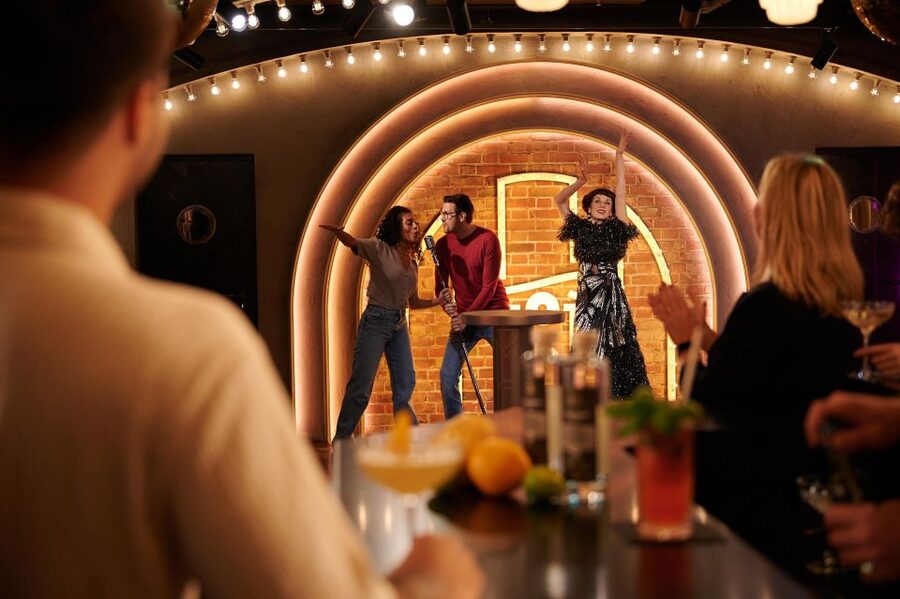Berlin: Madame Tussauds Museum & Berlin Dungeon Combo Ticket - Why the wax museum works best as a social stop