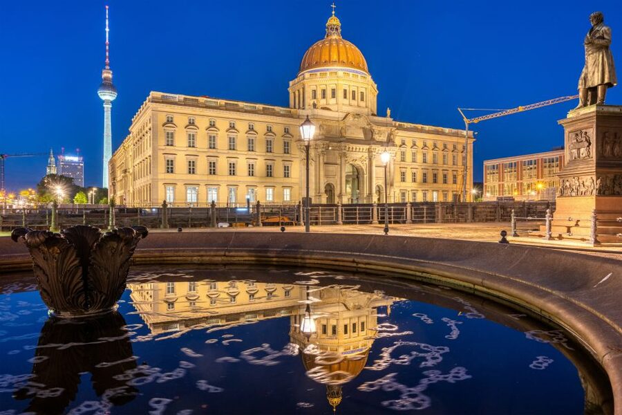 Berlin: Museum Island Guided Walking Tour - Humboldt Forum: a practical finish