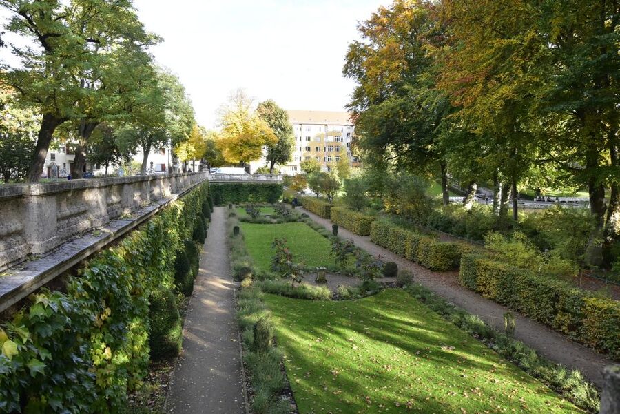 Berlin: Neukölln Walking Tour - Körner Park, the garden finale