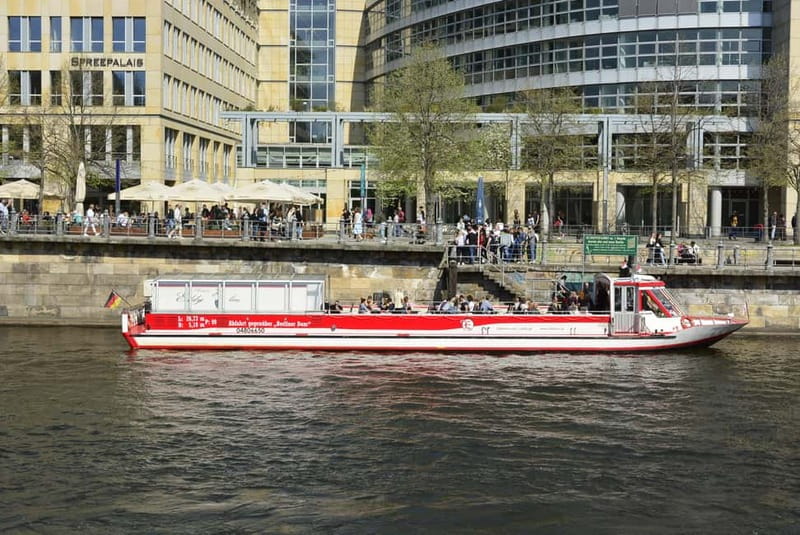 Berlin: Panoramic Boat Tour with Bilingual Audio Guide - Why a Spree cruise is a useful first look at Berlin
