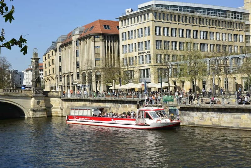 Berlin: Panoramic Boat Tour with Bilingual Audio Guide - Humboldt Forum and Nikolaiviertel: Berlin’s old center from the water