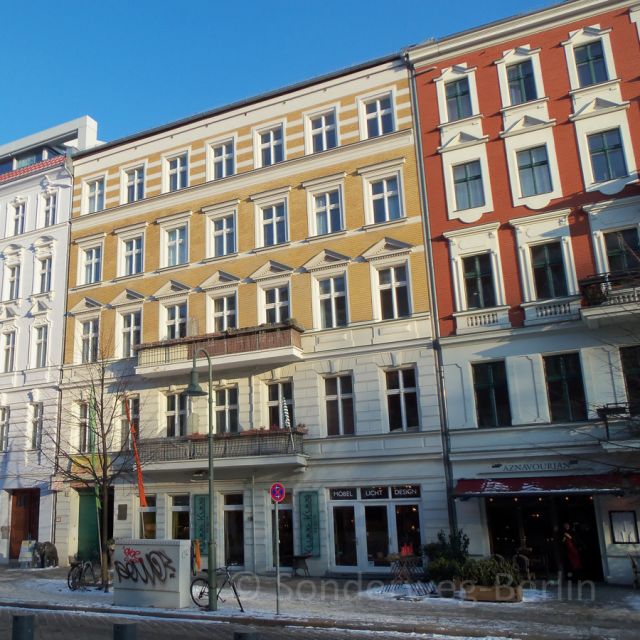 Berlin: Prenzlauer Berg District Guided Walking Tour - Mauerpark, the Sunday flea market, and the Berlin Wall