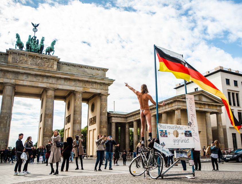 Berlin: Private Custom Tour with a Local – Icons & Gems - What happens when you meet your local host