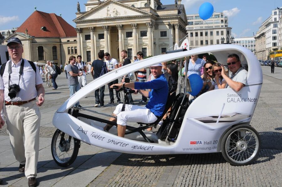 Berlin: Private Guided E-Rickshaw Tour - Unter den Linden and Berlin’s central avenues