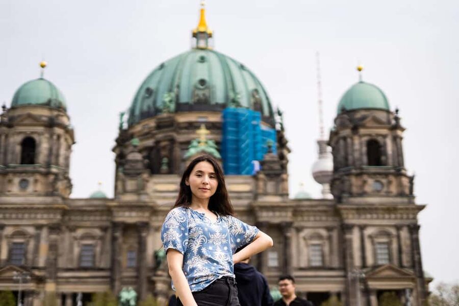 Berlin: Private Photo Session with Professional Photographer - Berlin Cathedral and the Humboldt Promenade
