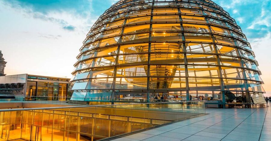 Berlin: Private Reichstag and Glass Dome Tour - From Pariser Platz to Brandenburg Gate