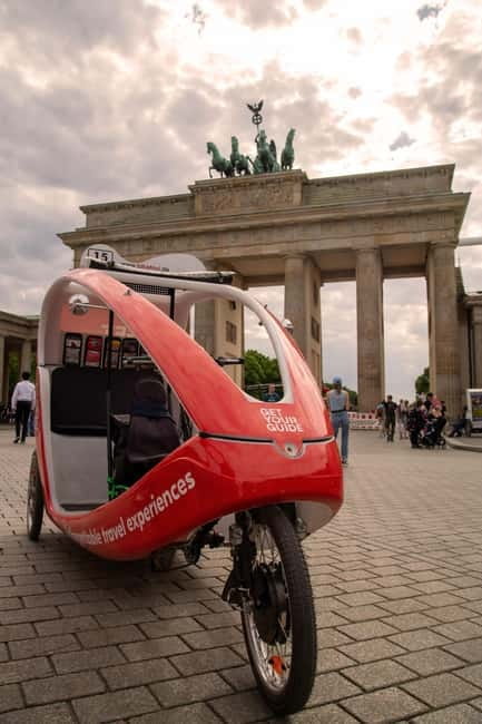 Berlin: Private Sightseeing Tour in an E-Rickshaw - Checkpoint Charlie and the East-West story