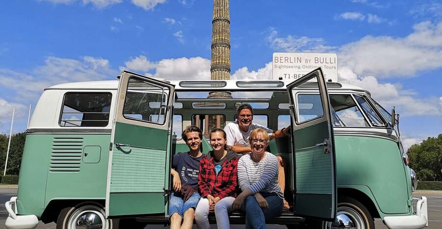 Berlin: Private Sightseeing Tour in Iconic Oldtimer VW Bus - Museum Island, the cathedral, and old Berlin