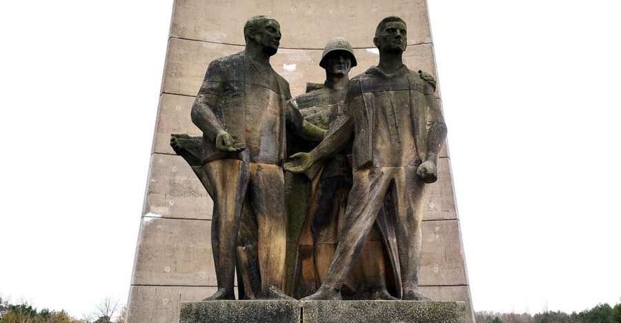 Berlin: Private Van Tour to Sachsenhausen Concentration Camp - Arriving at the Sachsenhausen Memorial