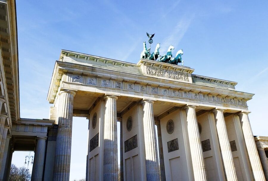 Berlin: Private walking tour through the city center - Following the remaining Berlin Wall