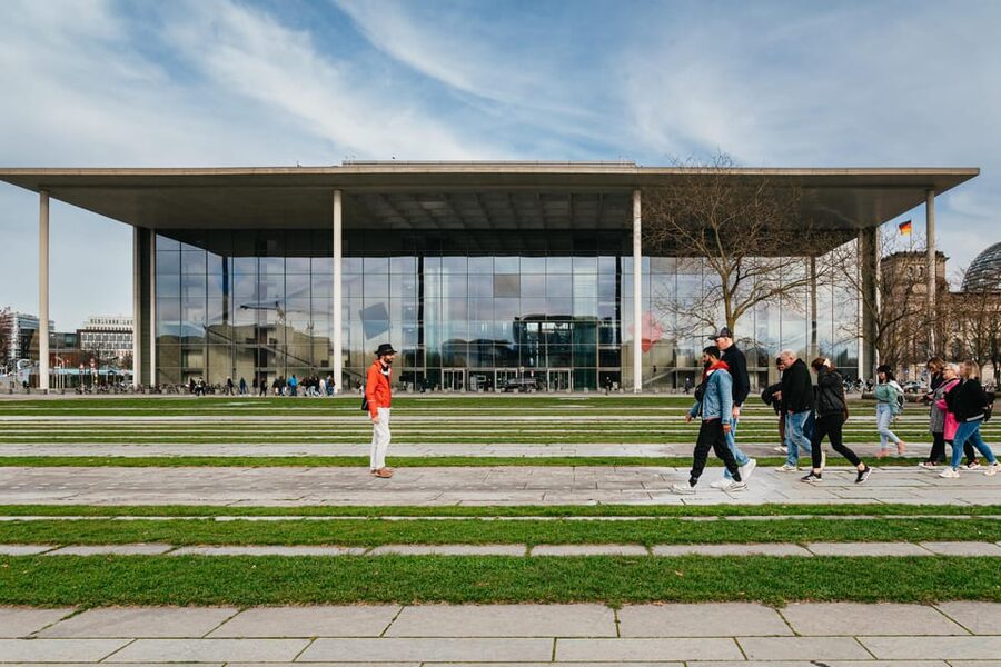 Berlin: Reichstag, Dome and Government District Guided Tour - The guides make or break the two hours