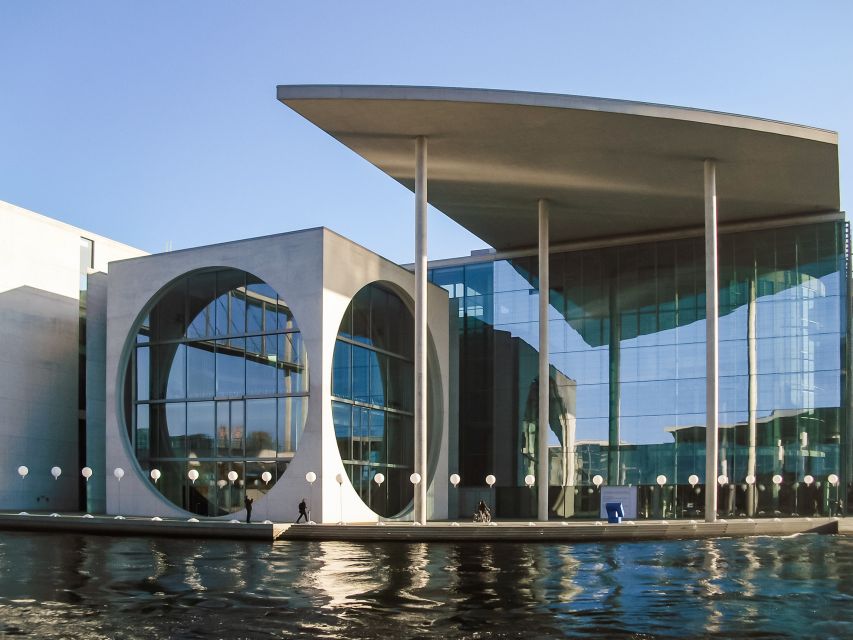 Berlin: Reichstag, Plenary Chamber, Cupola & Government Tour - Passing security at the Reichstag