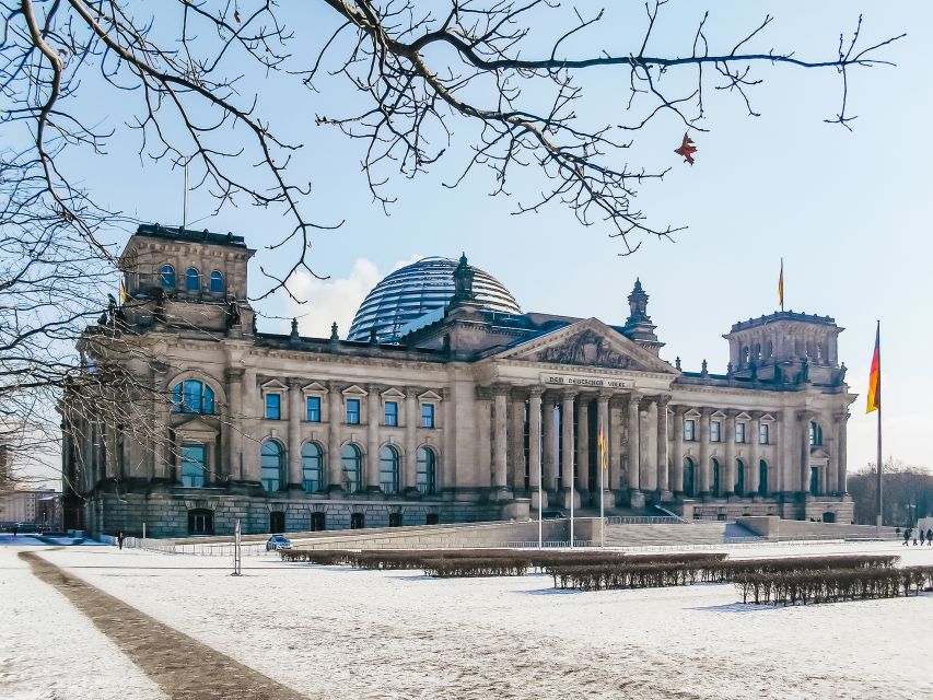 Berlin: Reichstag, Plenary Chamber, Cupola & Government Tour - Language is the deciding factor