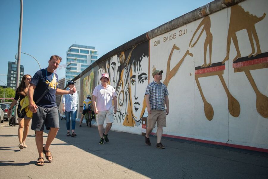 Berlin Reunited and Revived! 3-Hour Alternative Tour - Mitte and the first wave of reunification