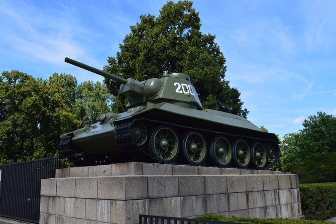Berlin's Best: 2 Hour Walking Tour Third Reich and the Cold War - The Reichstag and the fire that changed Germany