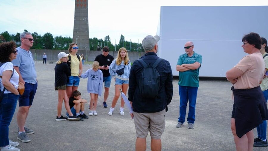 Berlin: Sachsenhausen Concentration Camp Museum Tour - Three hours inside Sachsenhausen