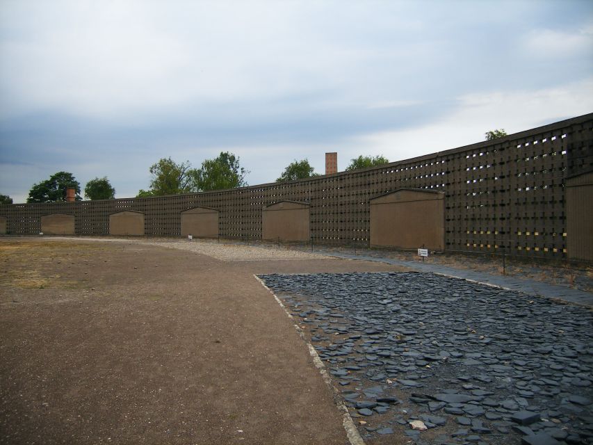 Berlin: Sachsenhausen Memorial 6-Hour Tour in Spanish - From Nazi camp to Soviet special camp