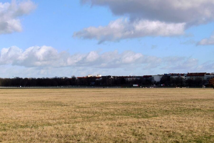 Berlin: Schillerkiez and Rollberg Walking Tour - What the 90-minute length means