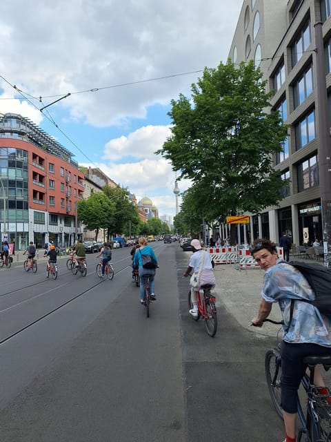 Berlin: Secrets of Berlin Bike Tour - Mauerpark and the final stretch
