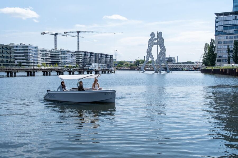 Berlin: Self-Drive Boat Tour - Making a picnic work on the water
