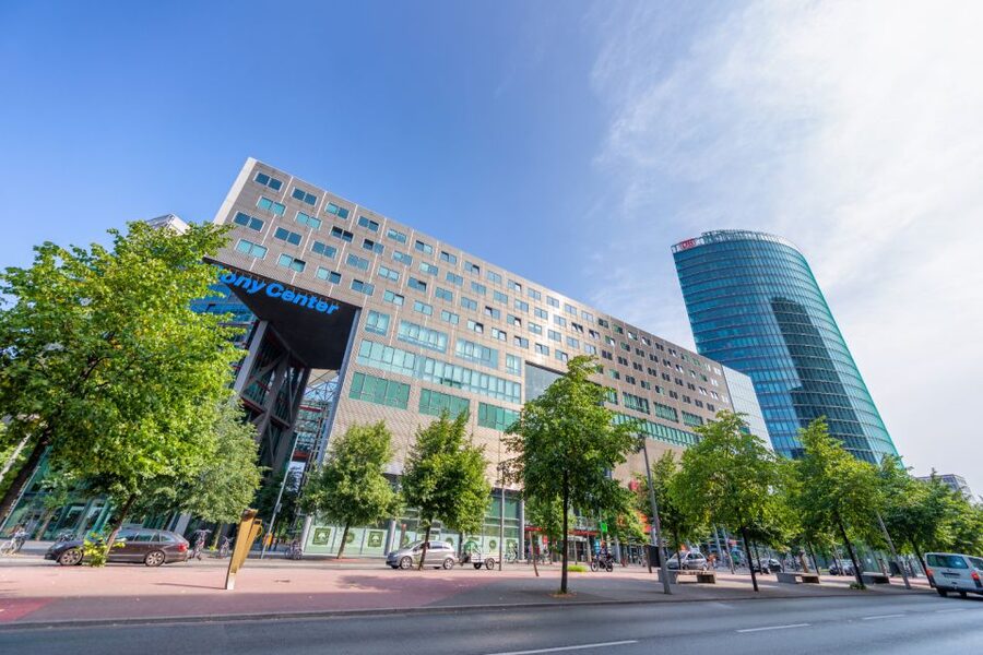 Berlin: Self-Guided Family and School Class Scavenger Hunt - How the box and puzzle system work
