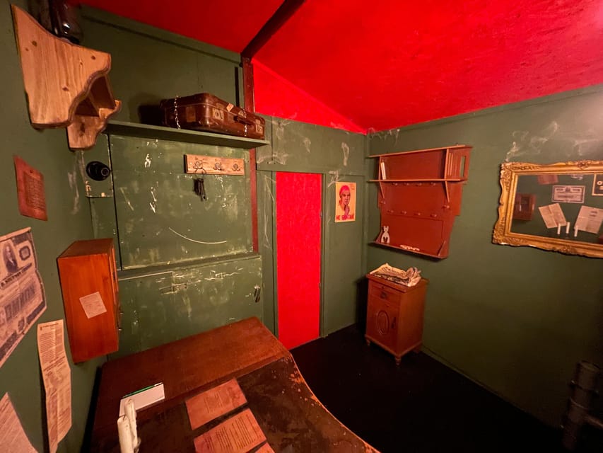 Berlin: “Shadow of the Rubber Duck” Escape Room Experience - Who should book the Shadow of the Rubber Duck?
