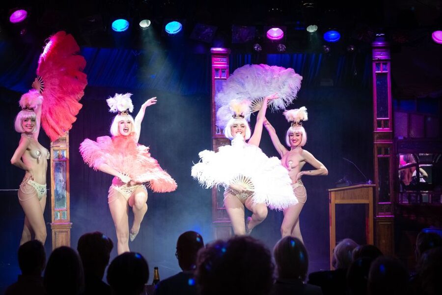 Berlin: Showgirls of Burlesque Show - Why the smaller setting matters